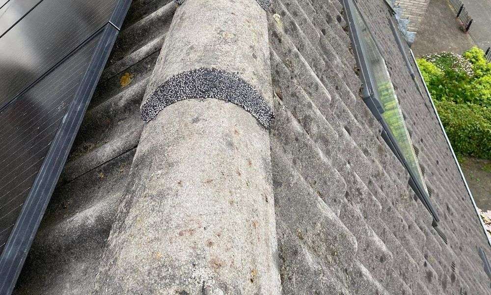 Vervangen van nokvorsten Kampen Nokvorsten zijn opnieuw vastgezet